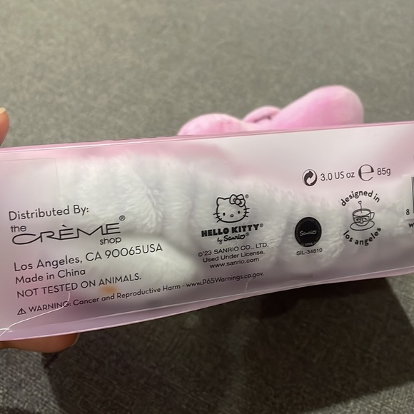 COPY - The Crème Shop x Hello Kitty Plush Spa Headband Signature Bow in Pink - Picture 6 of 9